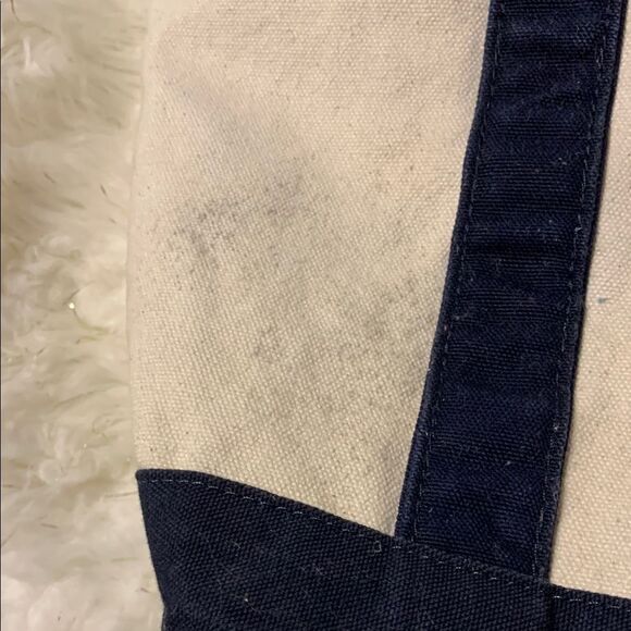 Vineyard Vines Blue and Cream Tote Bag with Durable Canvas - Picture 3 of 11